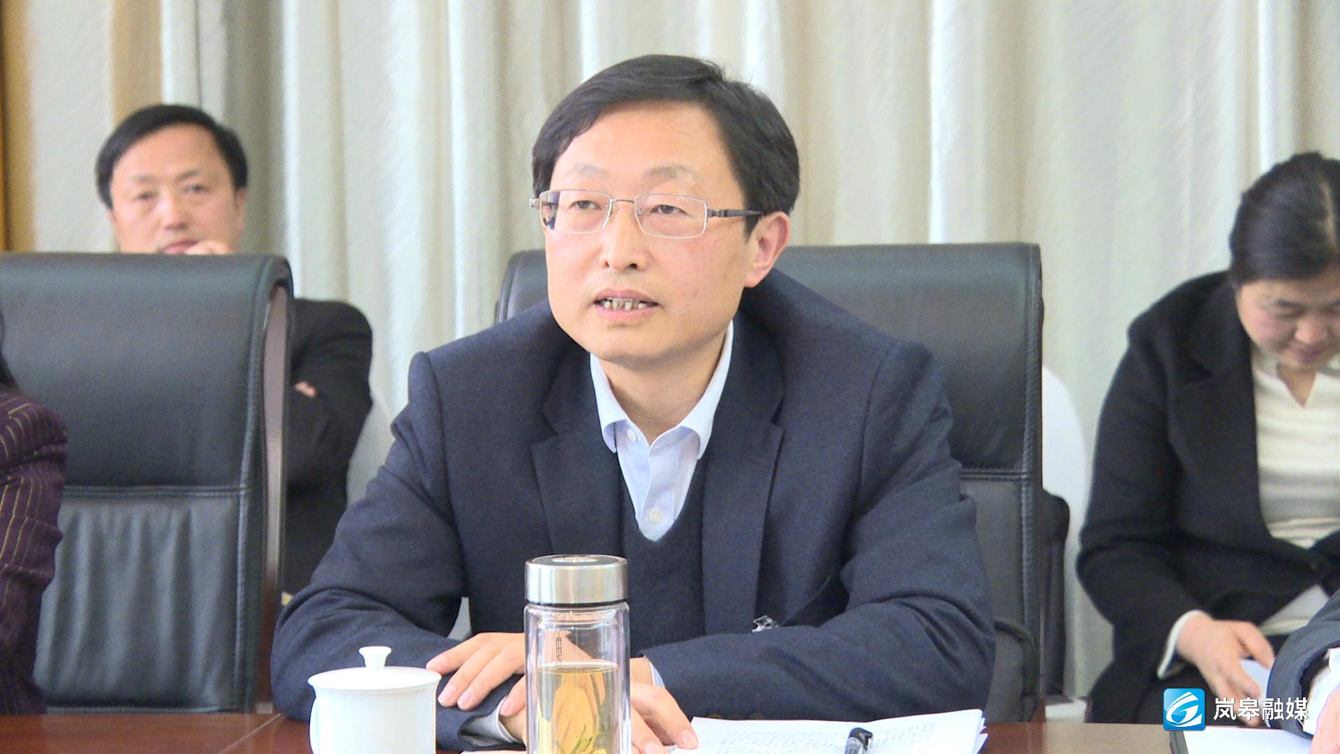 谢荧参加第二第四代表团审议